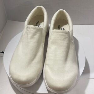 NWOT Merinos Men’s Wool Slip On‎ Outdoor Shoes Sz 12W off white LIGHTWEIGHT Soft